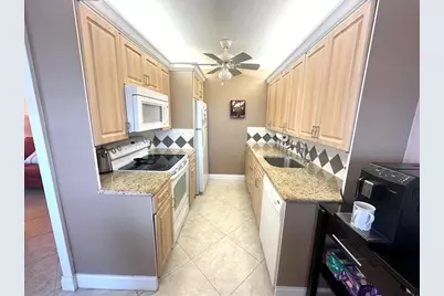 4004  Newport G, Unit #4004, Deerfield Beach, FL 33442 - Photo 8