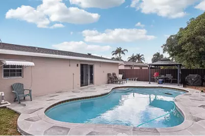 414 SW 79th Ter, North Lauderdale, FL 33068 - Photo 16