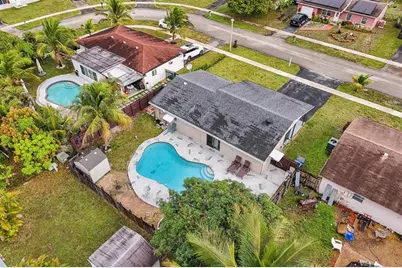 414 SW 79th Ter, North Lauderdale, FL 33068 - Photo 24