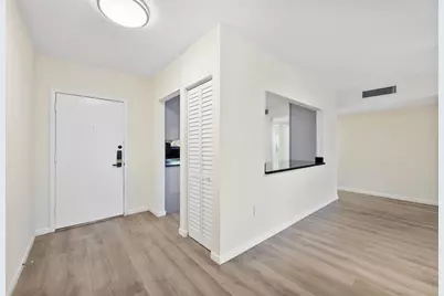 19986 NE 5th Ct, Unit #4D, Miami, FL 33179 - Photo 4