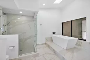 19986 NE 5th Ct, Miami, FL 33179 - Photo 28