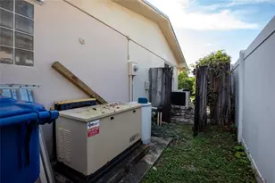 21304 NE 19th Ct, Miami, FL 33179 - Photo 8