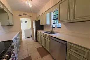 1452 N Mangonia Dr, West Palm Beach, FL 33401 - Photo 4