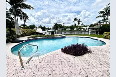 12900 N Bayshore Dr, North Miami, FL 33181 - Photo 16