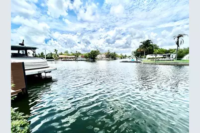 12900 N Bayshore Dr, North Miami, FL 33181 - Photo 18