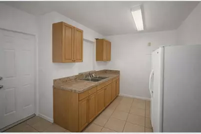 1225 NW 10th Pl, Fort Lauderdale, FL 33311 - Photo 4