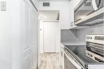 911  Twin Lakes Dr, Unit #3-N, Coral Springs, FL 33071 - Photo 10