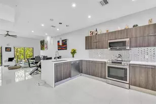 462 SE 1st Cir, Pompano Beach, FL 33060 - Photo 2