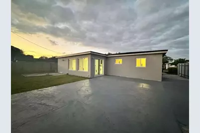 7430  Venetian St, Miramar, FL 33023 - Photo 4