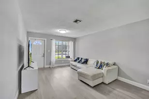 4017 Woodside Dr, Coral Springs, FL 33065 - Photo 4