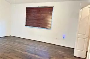 10843 NW 8th St, Pembroke Pines, FL 33026 - Photo 4