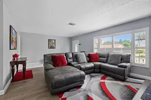 9407 NW 70th Pl, Tamarac, FL 33321 - Photo 8