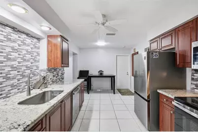 9407 NW 70th Pl, Tamarac, FL 33321 - Photo 10