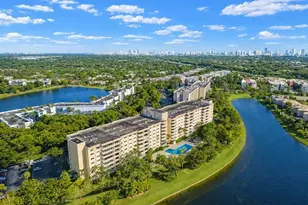 800 NE 195th St, Miami, FL 33179 - Photo 24