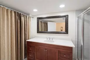 800 NE 195th St, Miami, FL 33179 - Photo 16