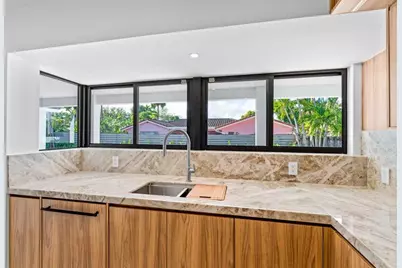 20500  Highland Lakes Blvd, Miami, FL 33179 - Photo 6