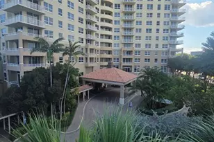 19501 W Country Club Dr, Aventura, FL 33180 - Photo 2