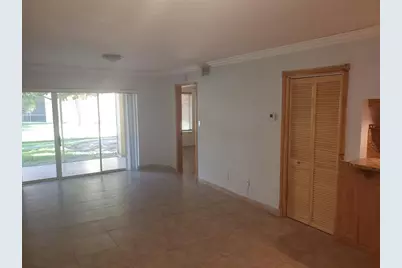 1046  Coral Club Dr, Coral Springs, FL 33071 - Photo 4