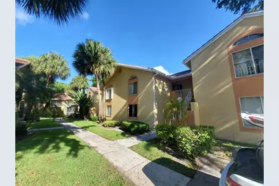 1046  Coral Club Dr, Coral Springs, FL 33071 - Photo 2