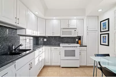 3900  Oaks Clubhouse Dr, Unit #310, Pompano Beach, FL 33069 - Photo 6