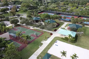 3900 Oaks Clubhouse Dr, Pompano Beach, FL 33069 - Photo 28