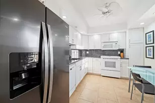 3900 Oaks Clubhouse Dr, Pompano Beach, FL 33069 - Photo 8