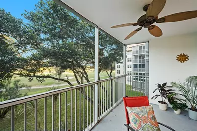 3900  Oaks Clubhouse Dr, Unit #310, Pompano Beach, FL 33069 - Photo 20