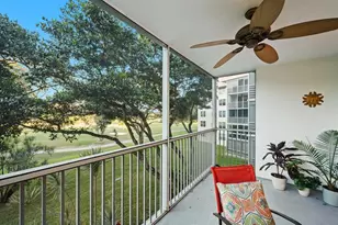 3900 Oaks Clubhouse Dr, Pompano Beach, FL 33069 - Photo 20