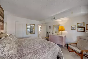 3980 Oaks Clubhouse Dr, Pompano Beach, FL 33069 - Photo 10