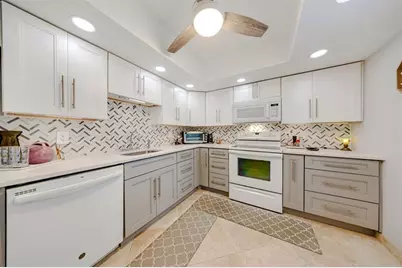 3980  Oaks Clubhouse Dr, Unit #210, Pompano Beach, FL 33069 - Photo 2