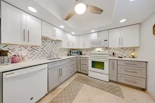 3980 Oaks Clubhouse Dr, Pompano Beach, FL 33069 - Photo 2