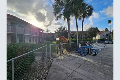 5583  Courtyard Dr, Unit #5583, Margate, FL 33063 - Photo 2