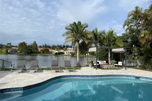 414 SW 205th Ave, Pembroke Pines, FL 33029 - Photo 2