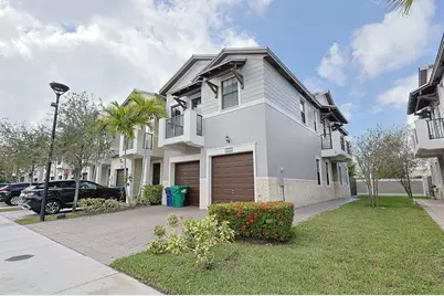 5860 NW 104th Path, Doral, FL 33178 - Photo 2
