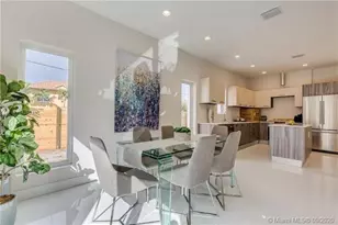 688 NE 43rd St, Oakland Park, FL 33334 - Photo 8