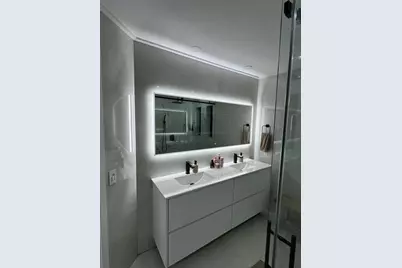 8455 NW 190th Ter, Hialeah, FL 33015 - Photo 12