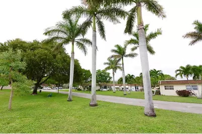 419 SW Natura Ave, Unit #B, Deerfield Beach, FL 33441 - Photo 22