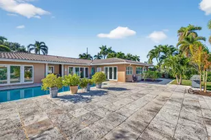 2871 NE 26th Ct, Fort Lauderdale, FL 33306 - Photo 4