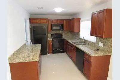 9881 NW 4th St, Pembroke Pines, FL 33024 - Photo 14