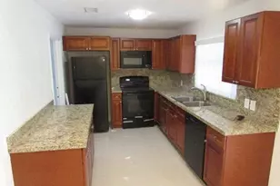 9881 NW 4th St, Pembroke Pines, FL 33024 - Photo 14