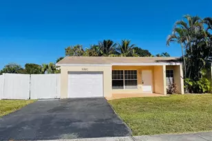 9881 NW 4th St, Pembroke Pines, FL 33024 - Photo 4