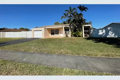9881 NW 4th St, Pembroke Pines, FL 33024 - Photo 2