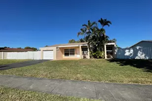 9881 NW 4th St, Pembroke Pines, FL 33024 - Photo 2