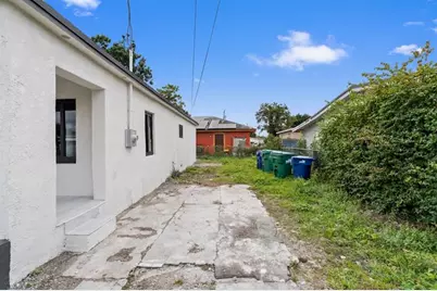1430 NW 74th St, Miami, FL 33147 - Photo 4