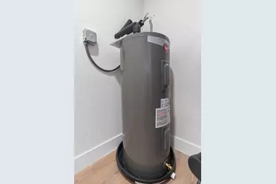 1430 NW 74th St, Miami, FL 33147 - Photo 28