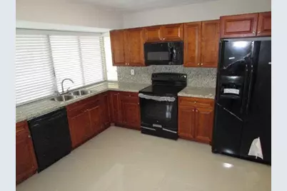 7905  Fairway Blvd, Miramar, FL 33023 - Photo 4