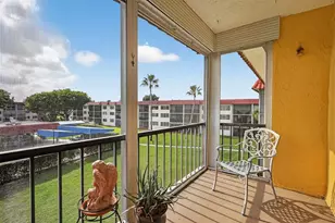 9410 N Hollybrook Lake Dr, Pembroke Pines, FL 33025 - Photo 8