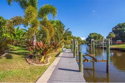 460 NE Cornwall Ave, Port Saint Lucie, FL 34983 - Photo 4