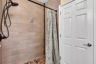 240 City View Dr, Fort Lauderdale, FL 33311 - Photo 48