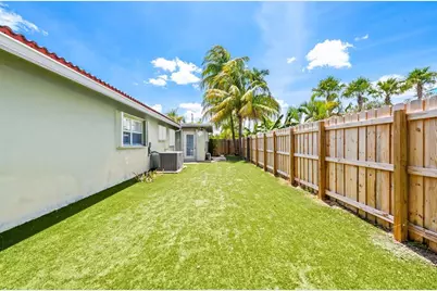 261 SW 18th Ct, Pompano Beach, FL 33060 - Photo 18